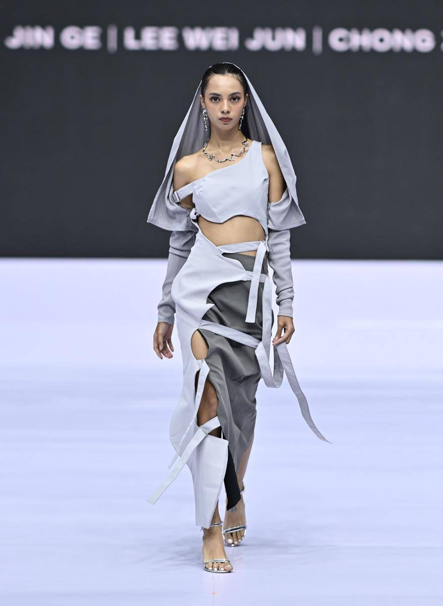 koleksi outfit edgy modern dari Taylor's University (Doc. Taylor's University)